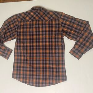 Look better working! Wrangler Retro button down with pearl snaps. Boys XL